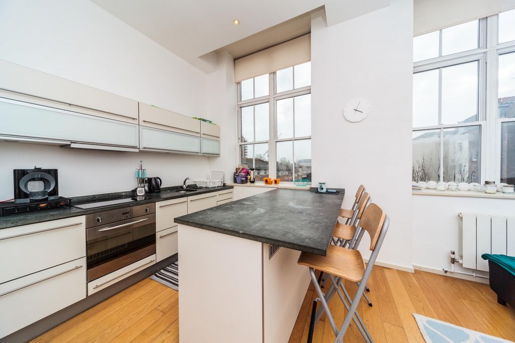 Property photo 3 of 9 Reception