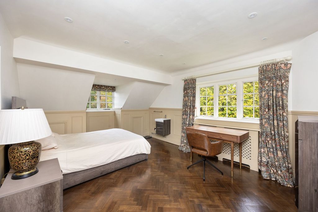 Additional image 22 of 6 bed detached house for saleWildgoose Drive, Horsham RH12