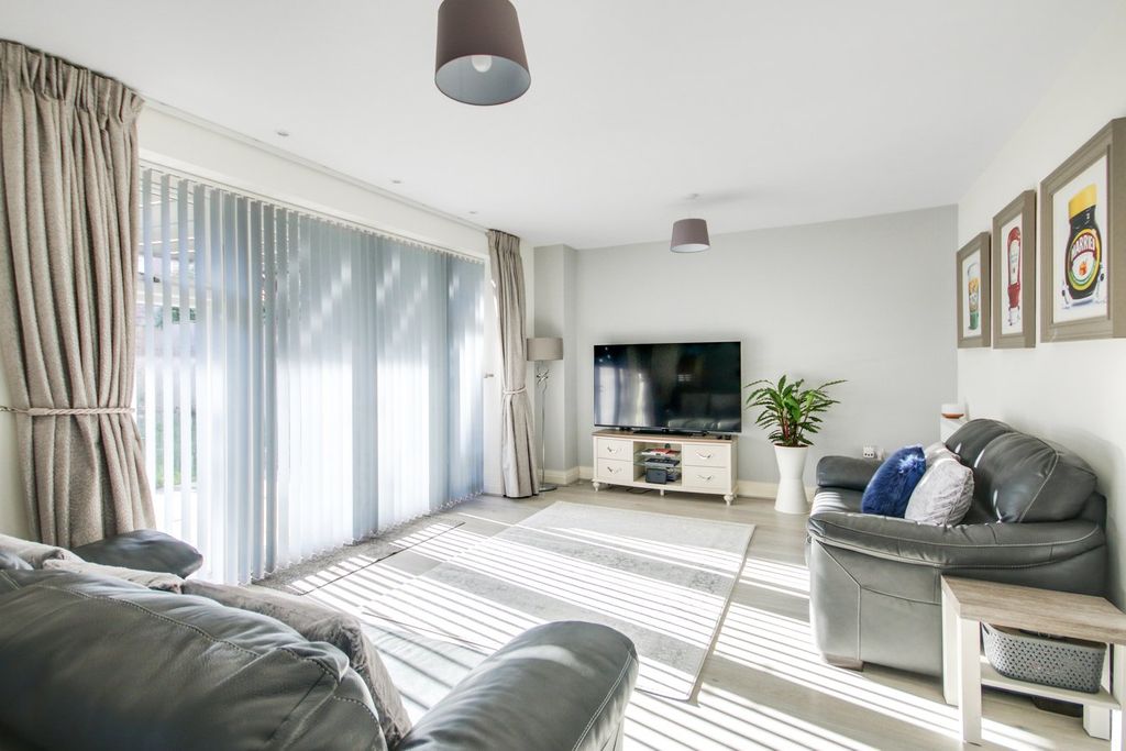 Property photo 3 of 19