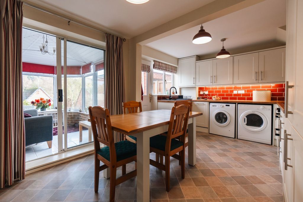 Property photo 2 of 27