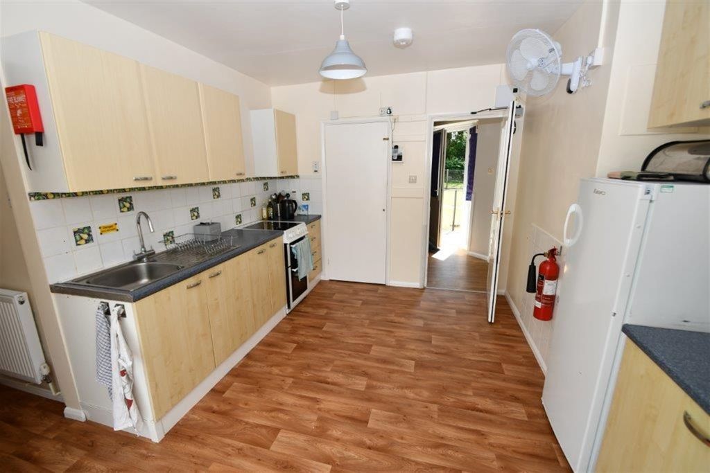 Property photo 2 of 10 Kitchen