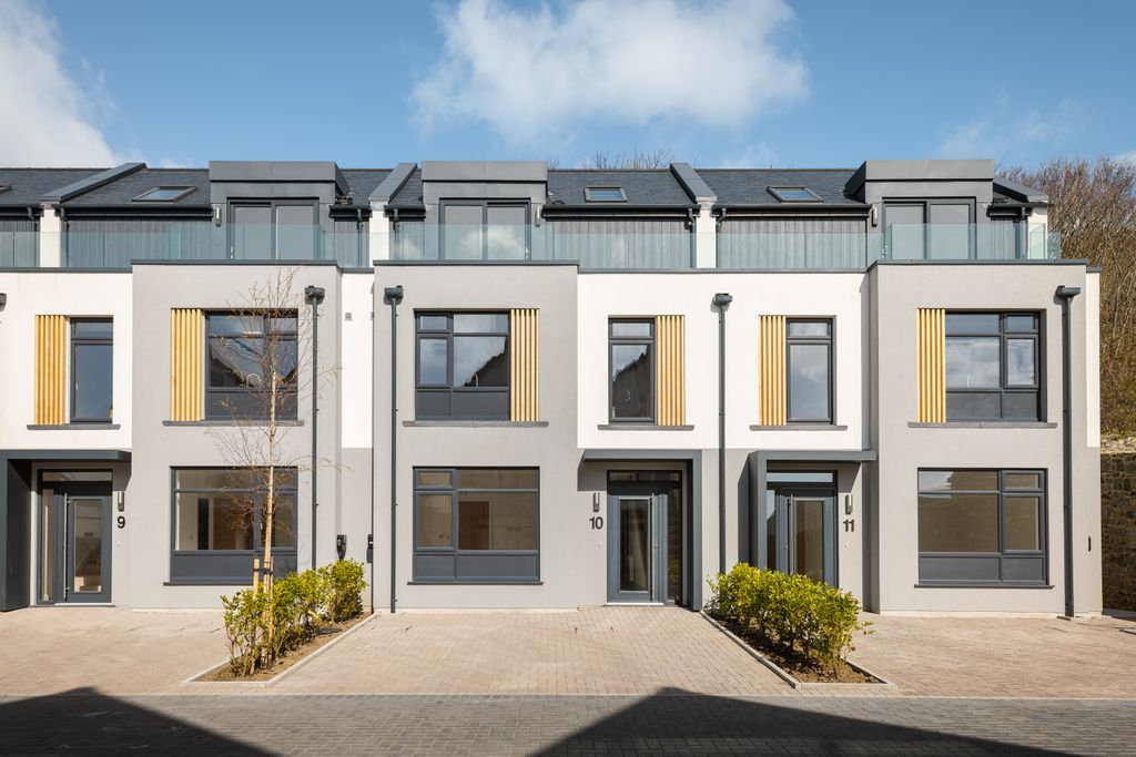 Property photo 2 of 20