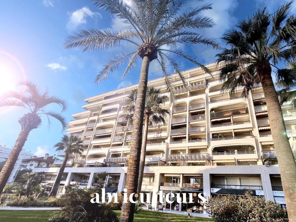Property photo 1 of 20 Elegant Renovated Apartment - 4 Rooms - Terrace - 84m² - Panoramic Sea View - Juan-Les-Pins