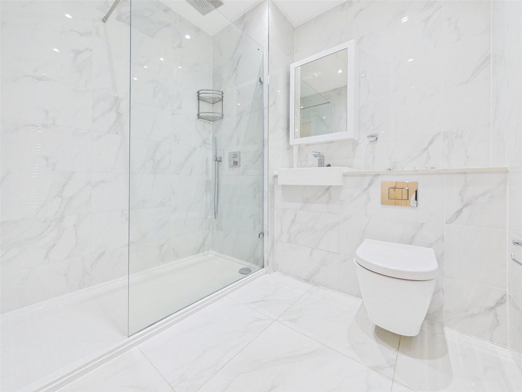 Property photo 3 of 12 Bathroom