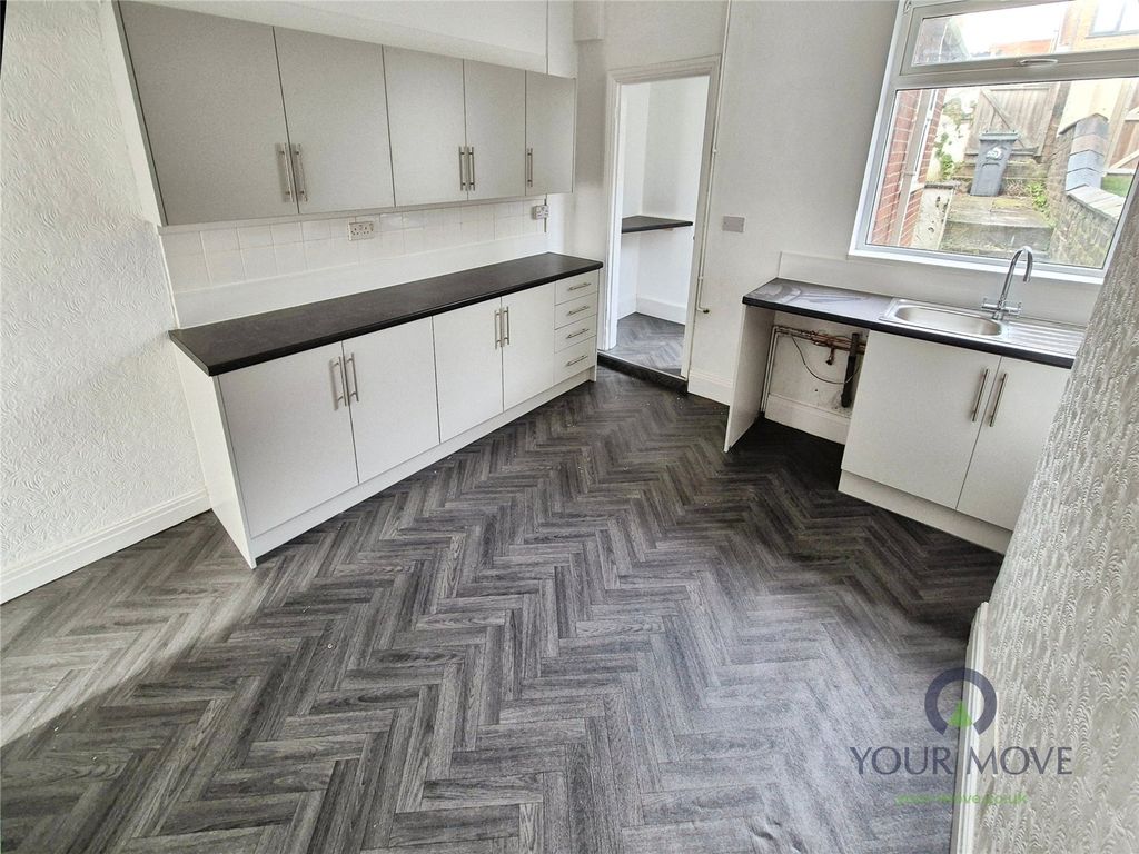 Property photo 3 of 8 Kitchen