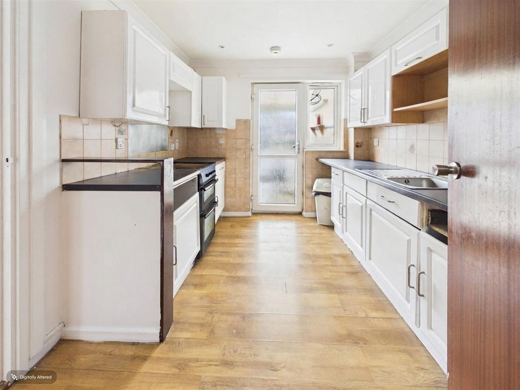 Property photo 3 of 14 Kitchen