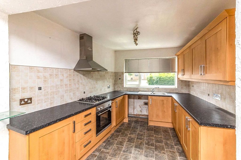 Property photo 2 of 8 Kitchen