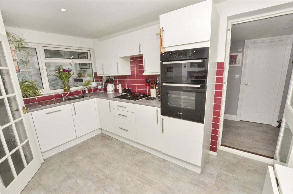 Property photo 3 of 22 Kitchen