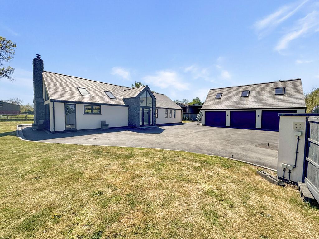 Property photo 1 of 15 Front (Exterior)