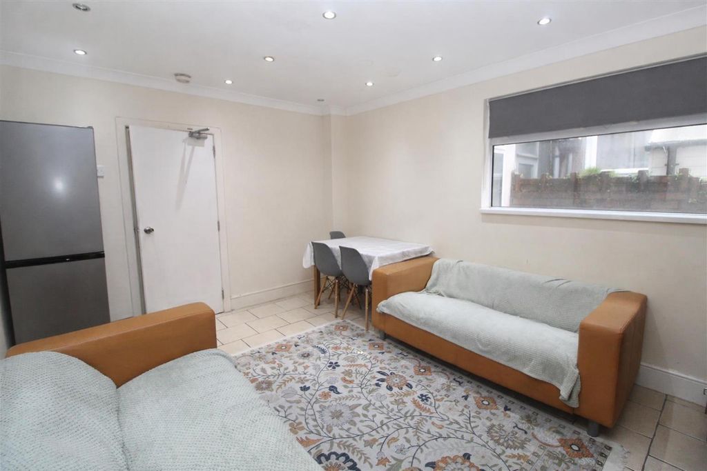 Property photo 2 of 22 06B9Bd51-7313-405B-Ae9B-B59410926B8F.Png