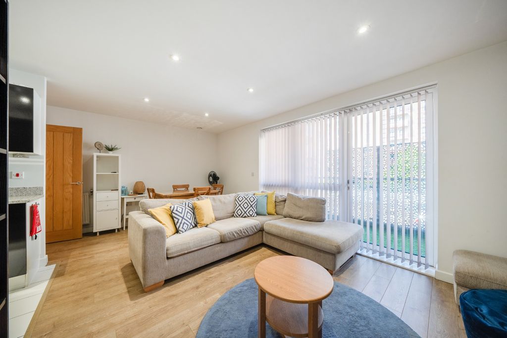 Property photo 1 of 10 4954970