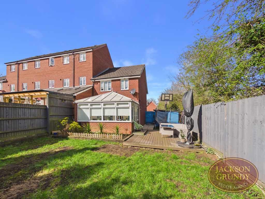 Property photo 2 of 17 Ashmead