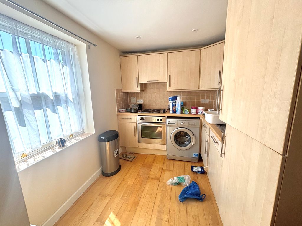 Property photo 2 of 6 Kitchen