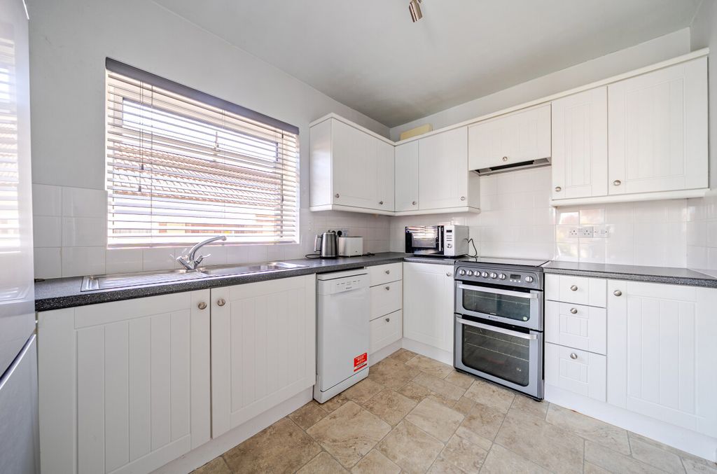 Property photo 3 of 20 1446337-11-69E907...