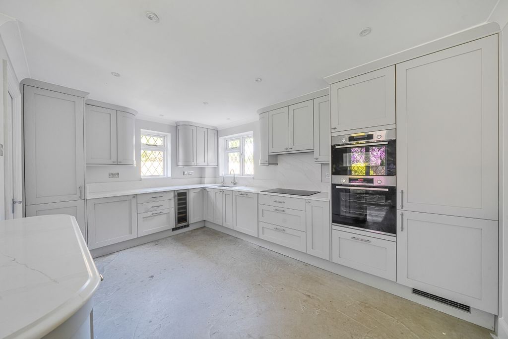 Property photo 2 of 8 Oakdene