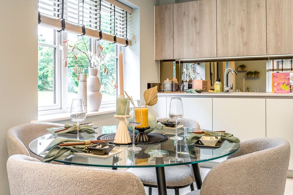 Property photo 2 of 10 Dining Area