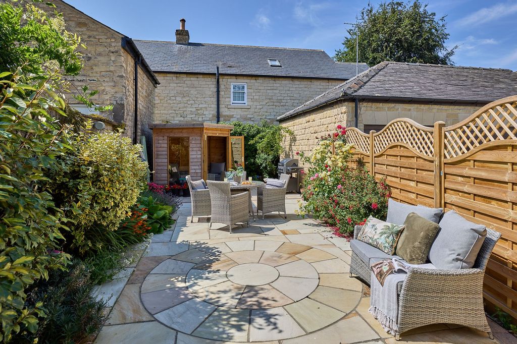 Property photo 2 of 38