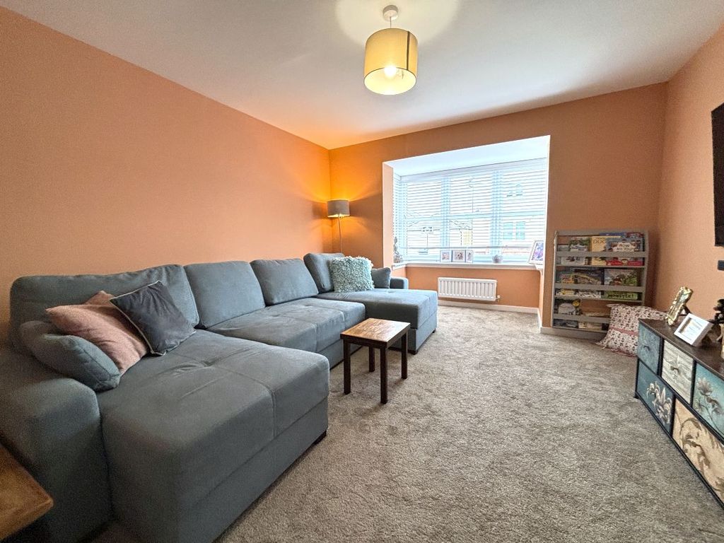 Property photo 3 of 28