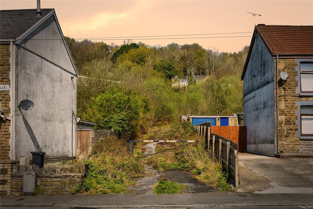 Property photo 2 of 18 Picture No. 20