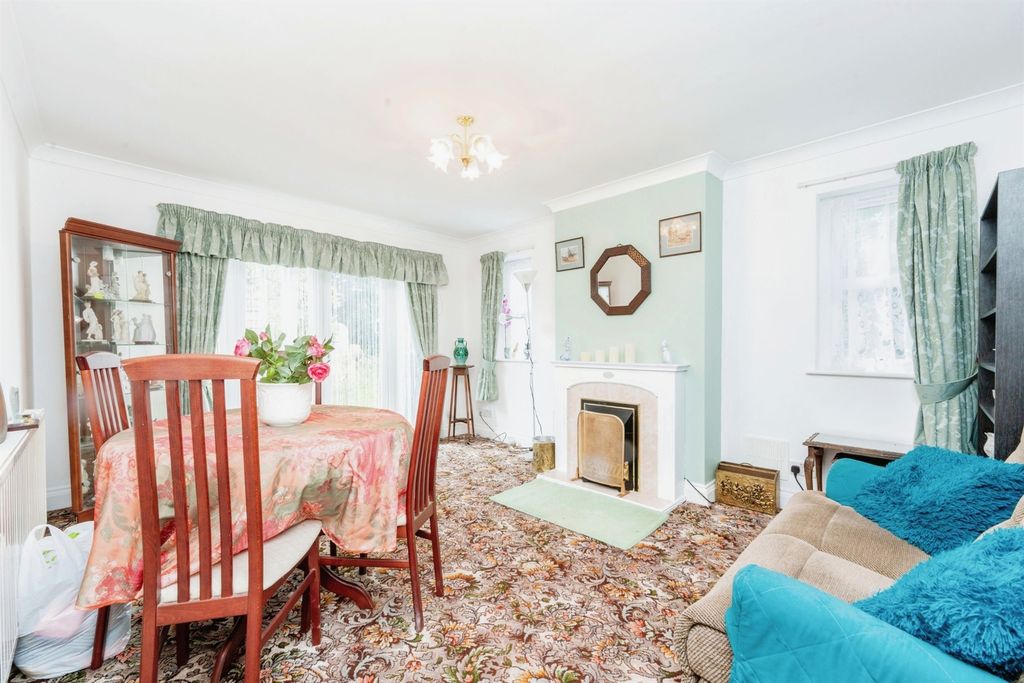 Property photo 2 of 19