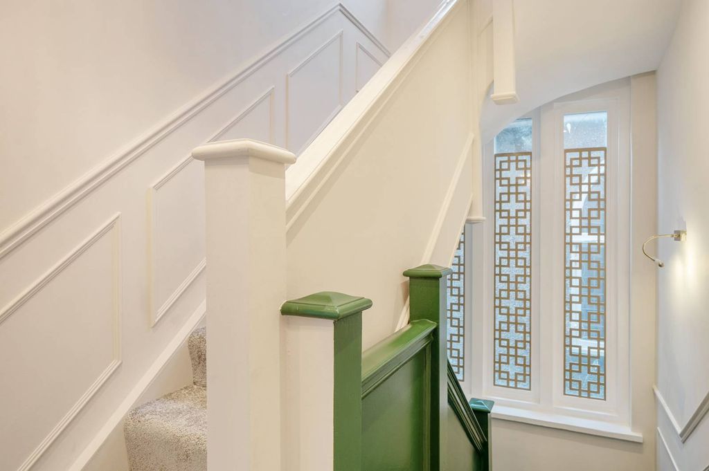 Property photo 3 of 35