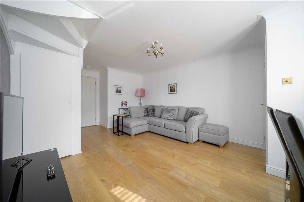 Property photo 2 of 14 Lounge /