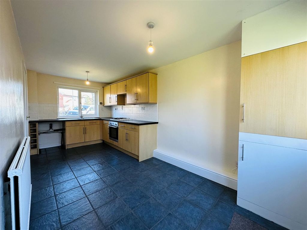 Property photo 3 of 17 Kitchen.Jpg