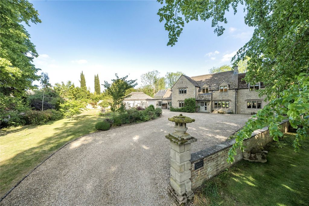 Property photo 3 of 30 Becket House