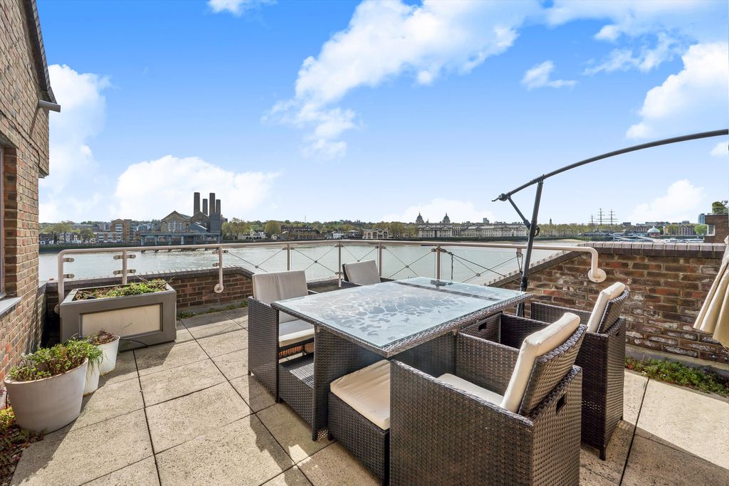 Property photo 2 of 15 Image