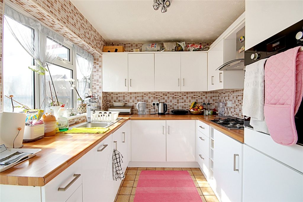 Property photo 2 of 19 Picture No. 18