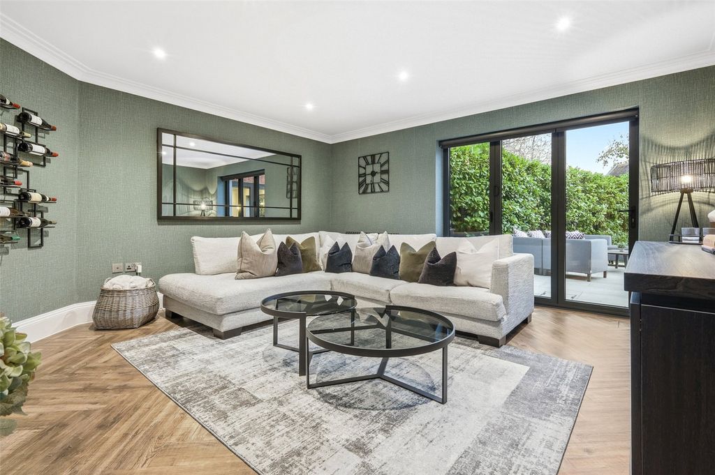 Property photo 2 of 14 Living Room