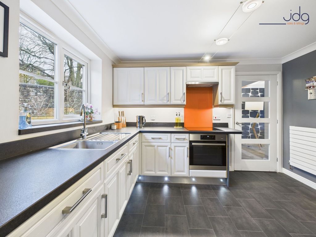 Property photo 3 of 18 Kitchen