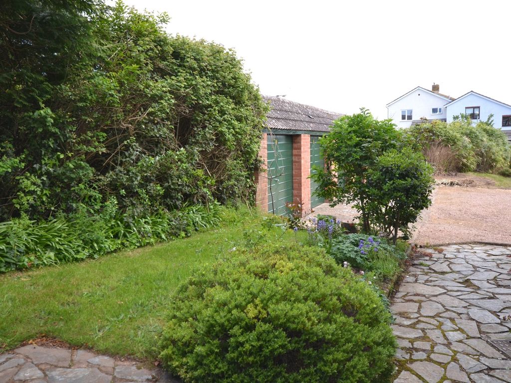 Property photo 3 of 8 Communal Garden