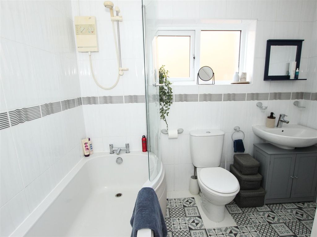 Property photo 3 of 14 Bathroom