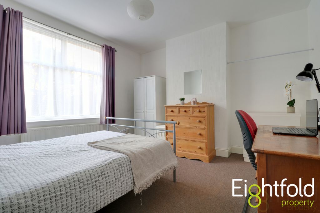 Property photo 2 of 11 Image