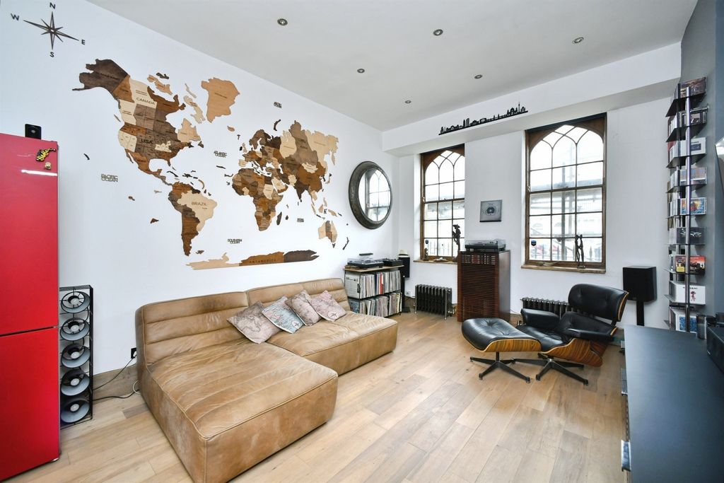 Property photo 2 of 17