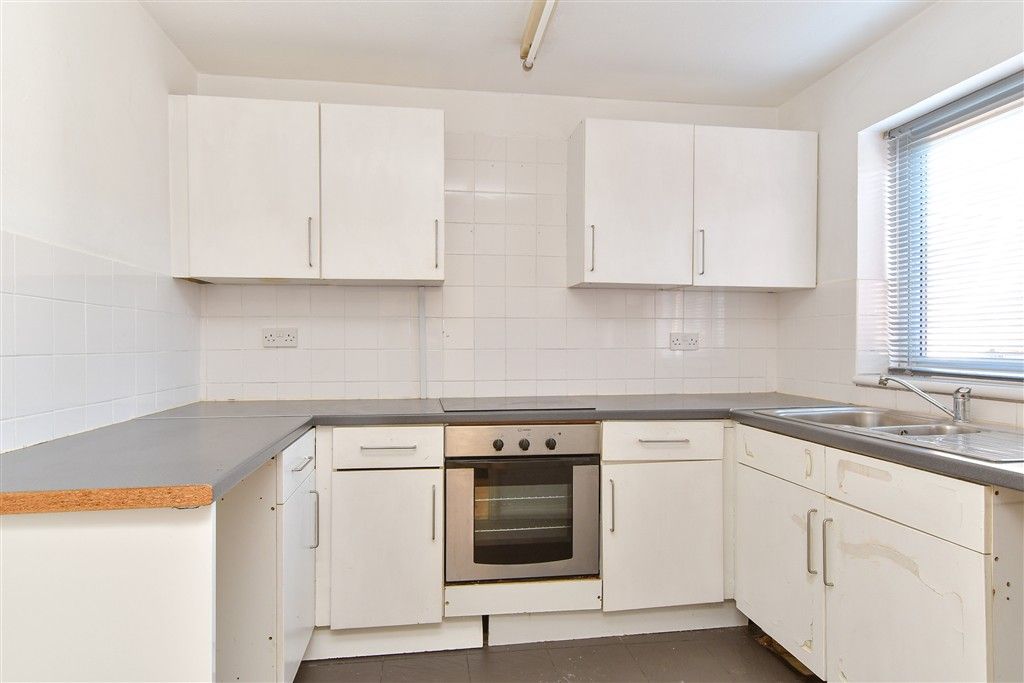 Property photo 3 of 15 Kitchen