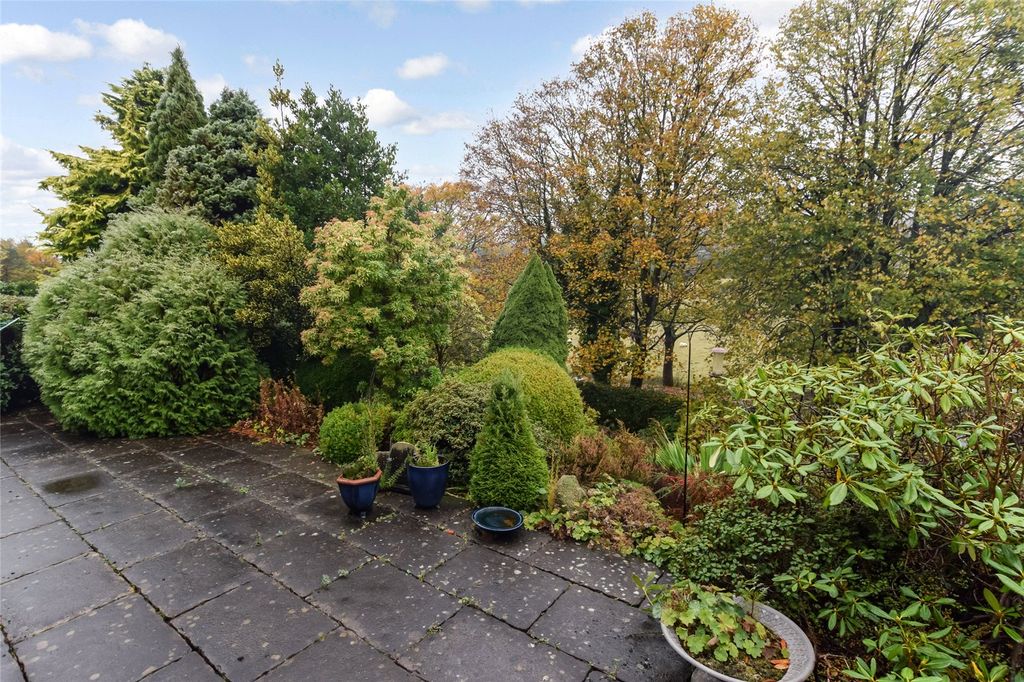 Property photo 2 of 19 Gardens