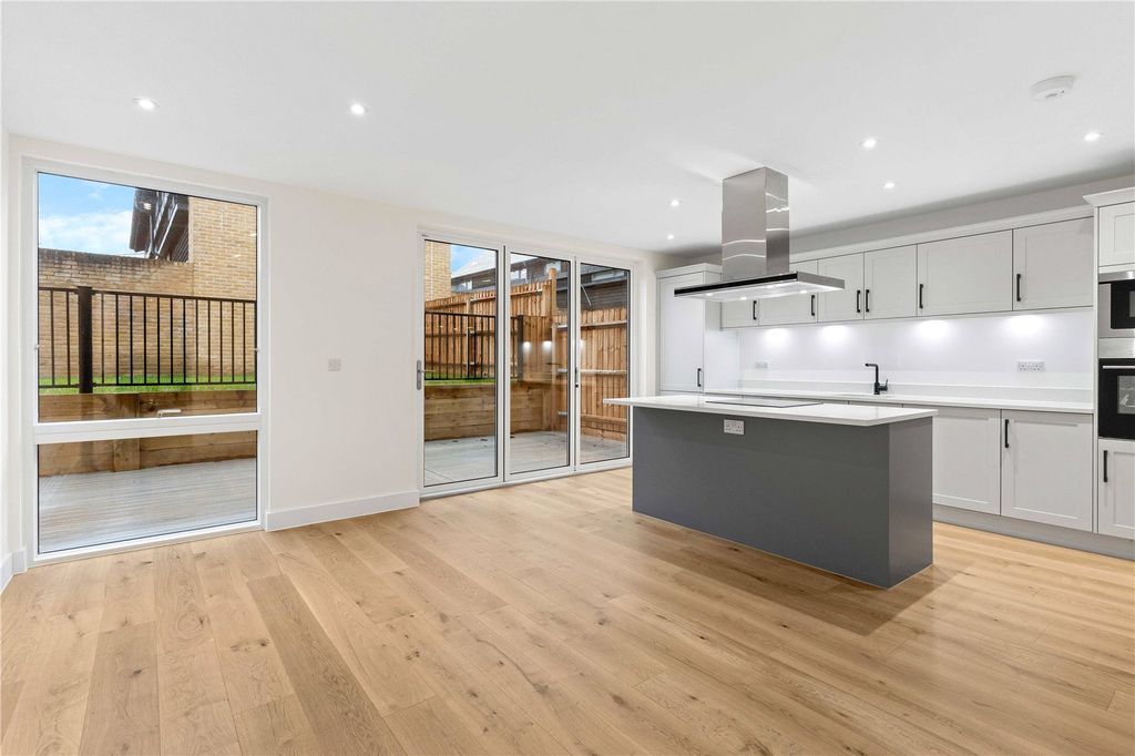 Property photo 2 of 33 Picture No. 08