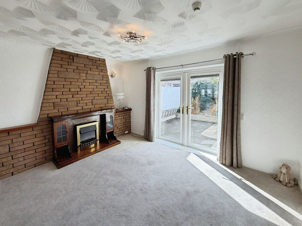 Property photo 2 of 25
