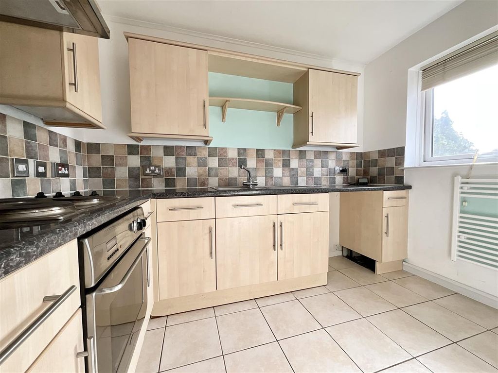 Property photo 3 of 9 Kitchen