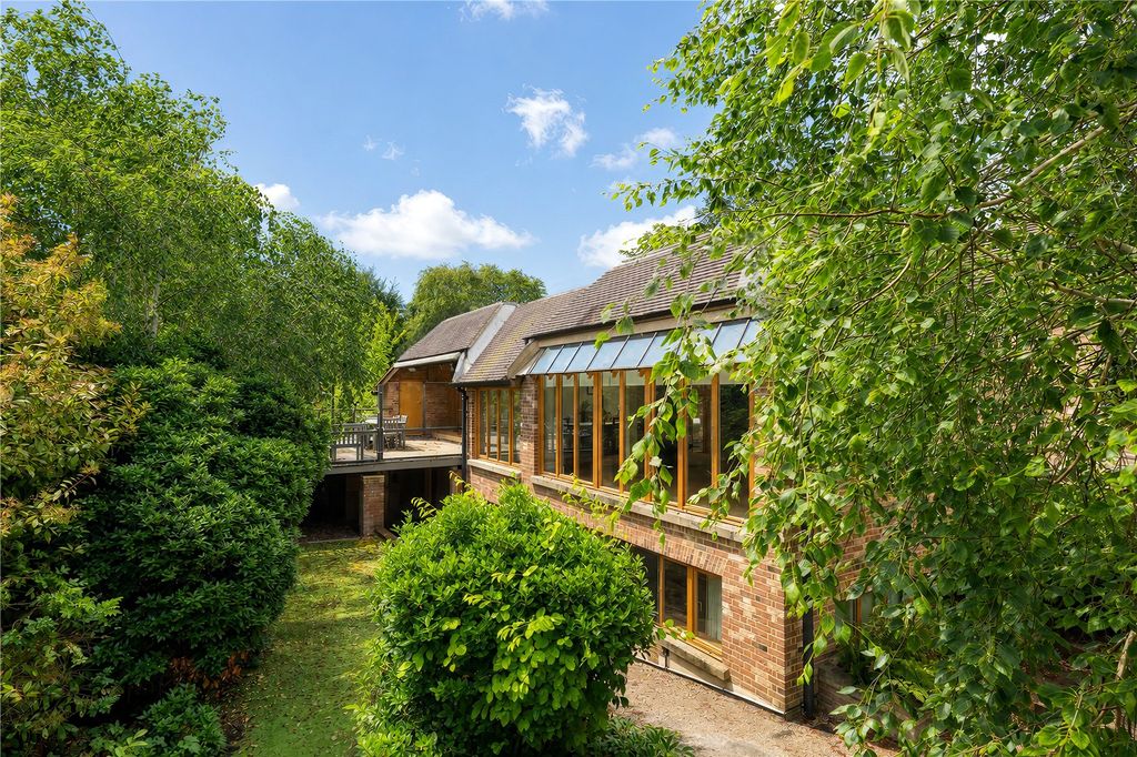 Property photo 2 of 29 Picture No. 47