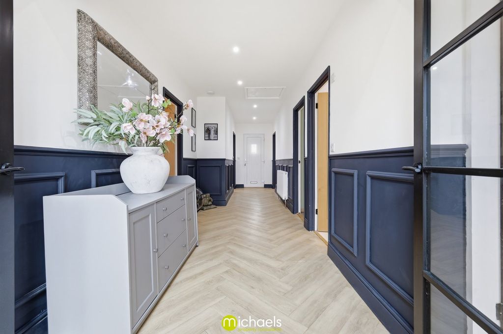 Property photo 3 of 28