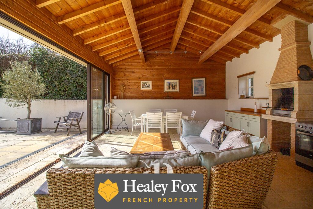 Property photo 2 of 35