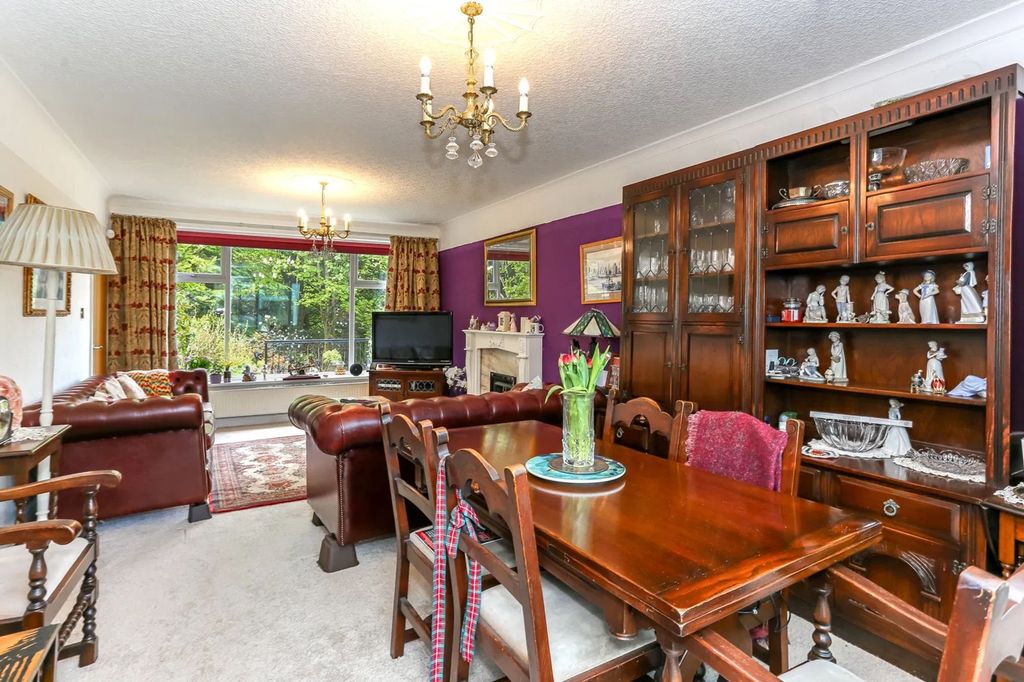 Property photo 2 of 32