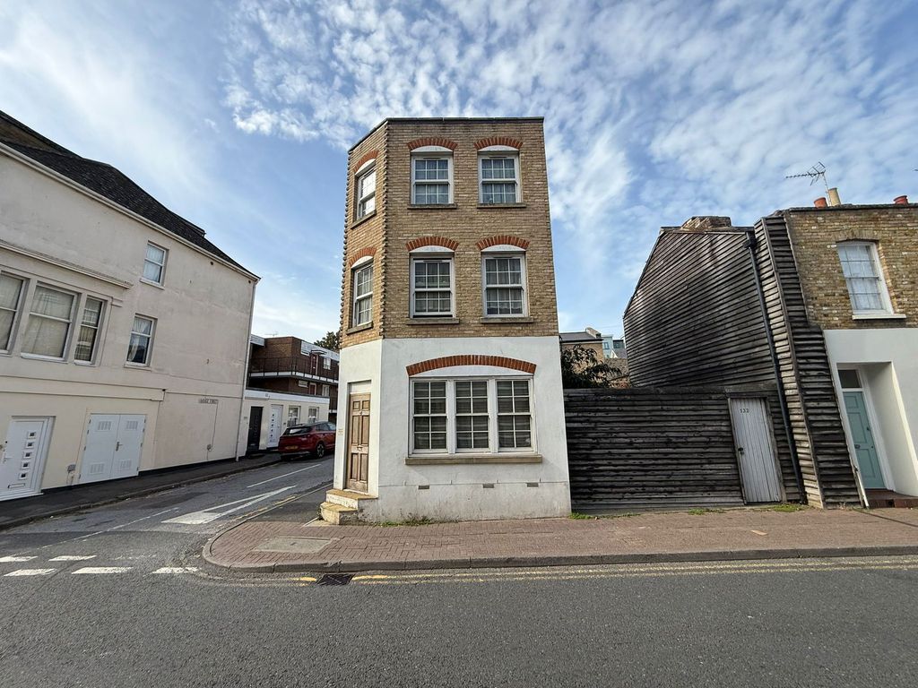 Property photo 2 of 5