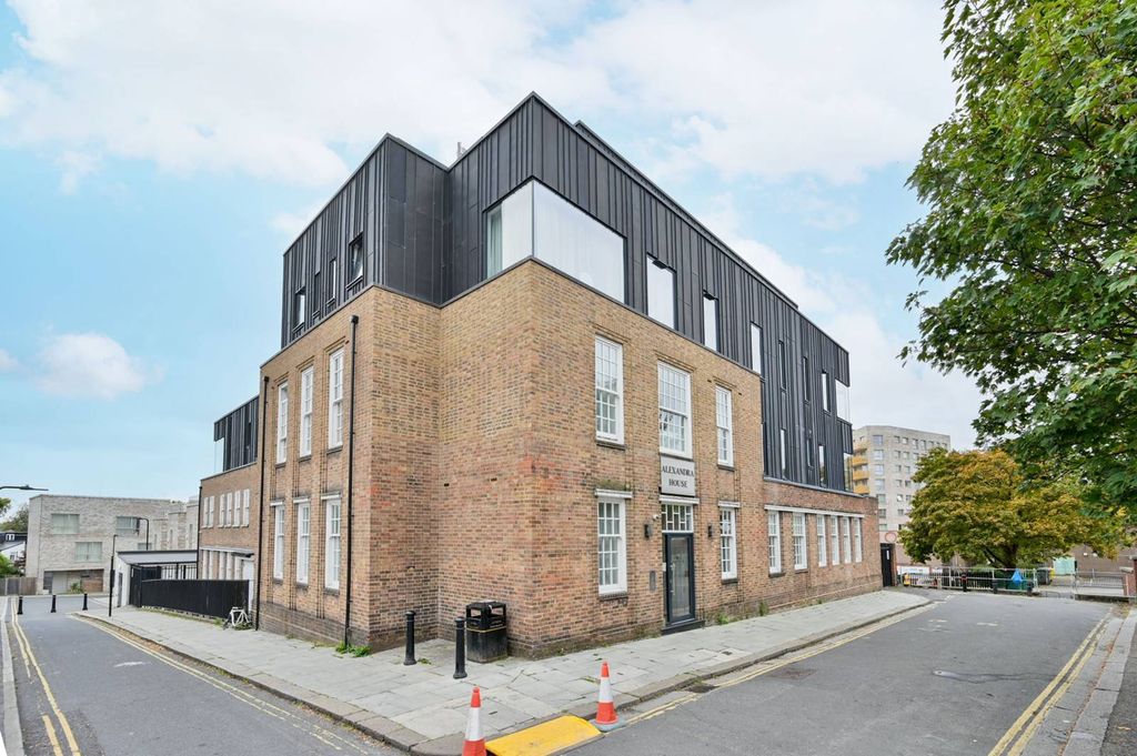 Property photo 1 of 11