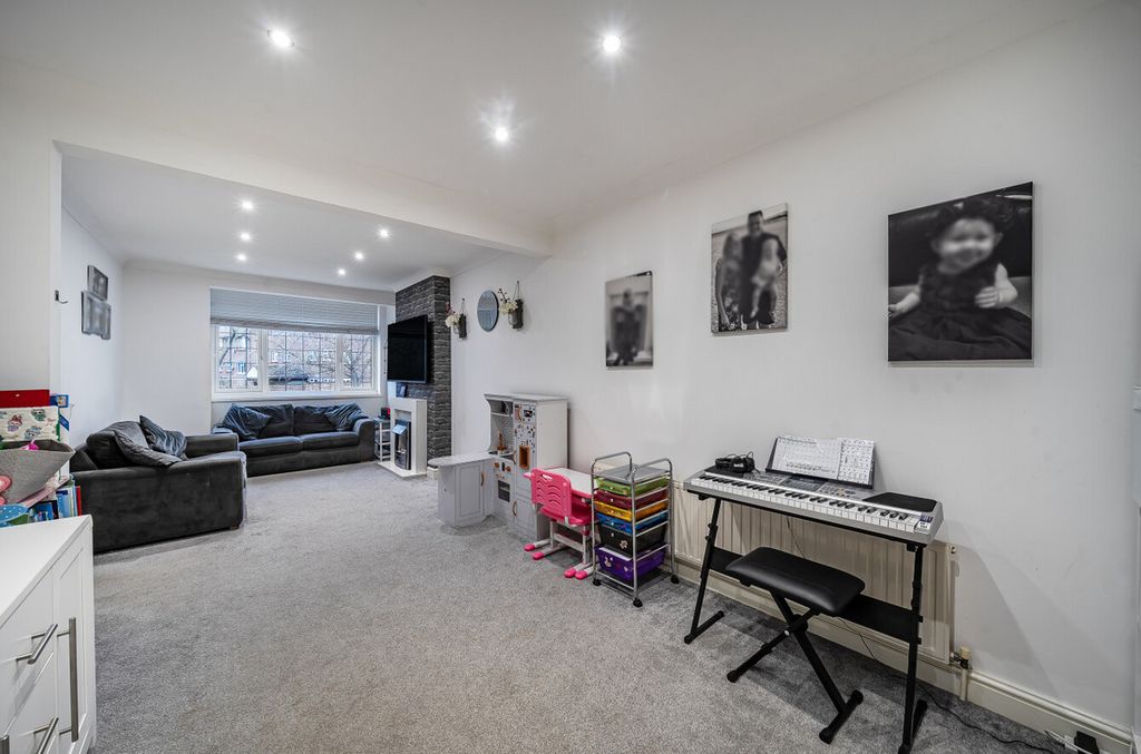 Property photo 2 of 20