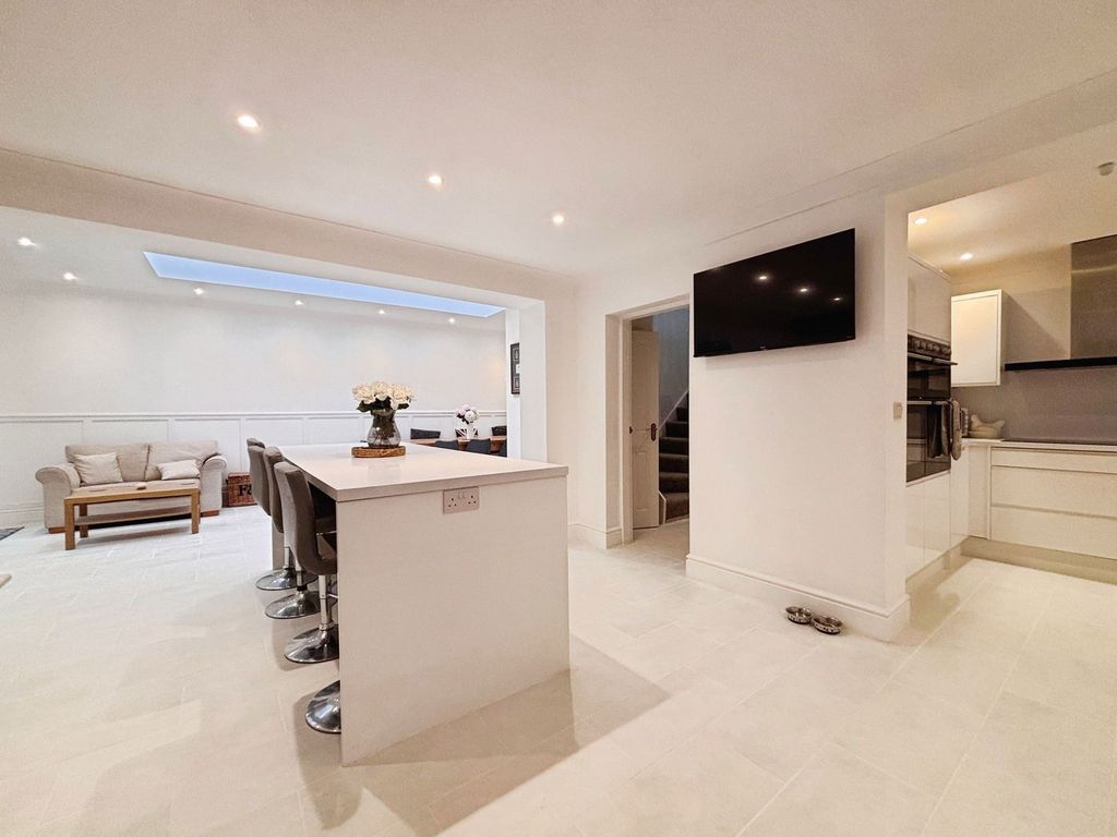 Property photo 2 of 23