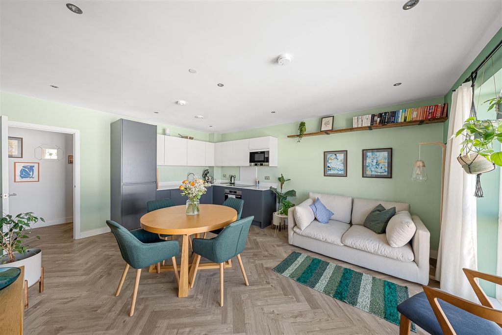 Property photo 1 of 15 Lanthorn Court-15.Jpg